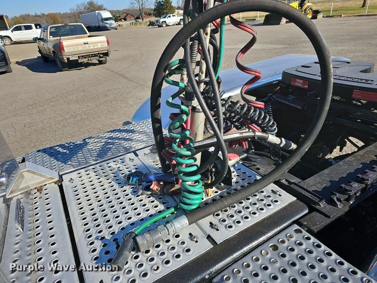 image for item NP9235 2011 International Lonestar  semi truck