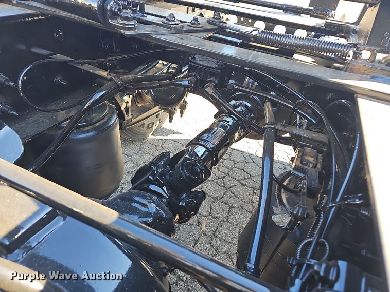 image for item NP9235 2011 International Lonestar  semi truck