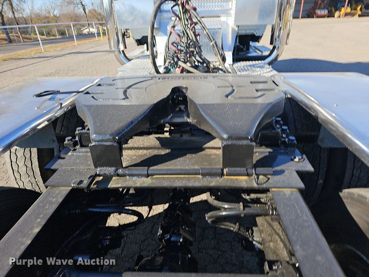 image for item NP9235 2011 International Lonestar  semi truck