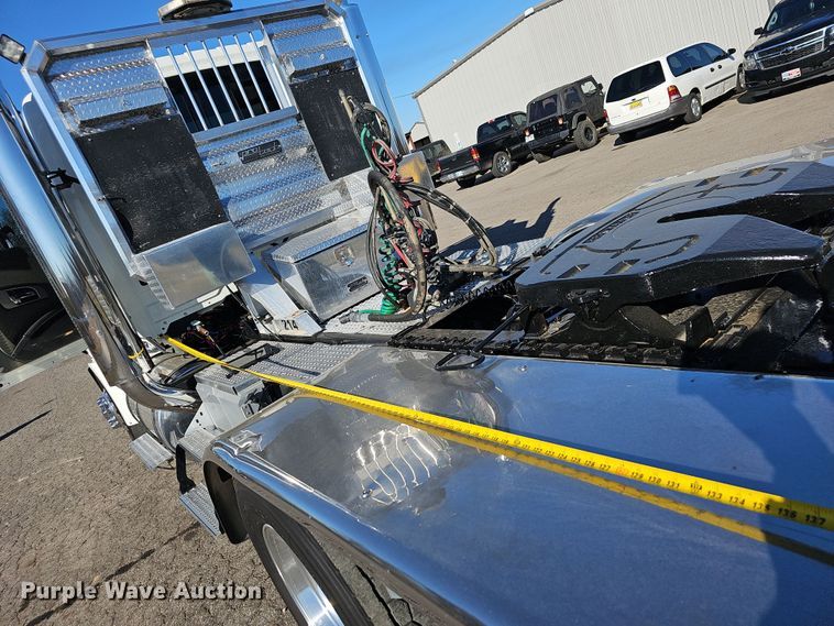 image for item NP9235 2011 International Lonestar  semi truck