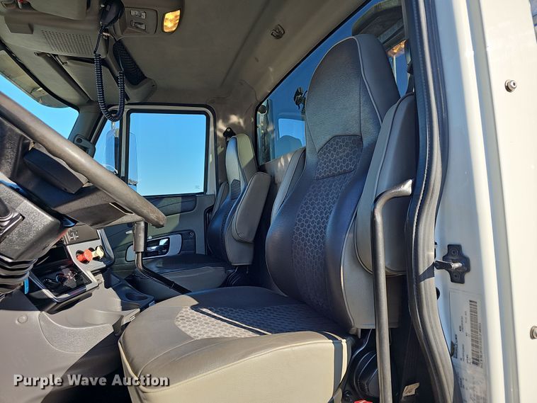 image for item NP9235 2011 International Lonestar  semi truck