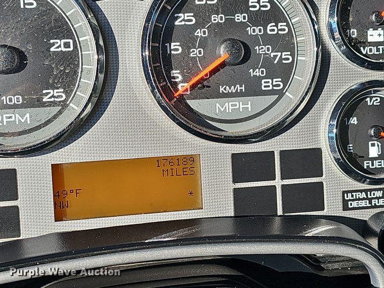 image for item NP9235 2011 International Lonestar  semi truck