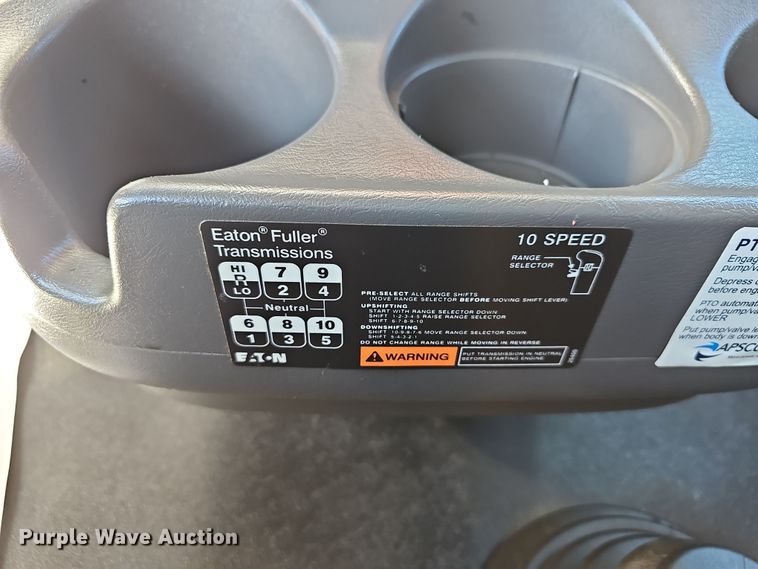 image for item NP9235 2011 International Lonestar  semi truck