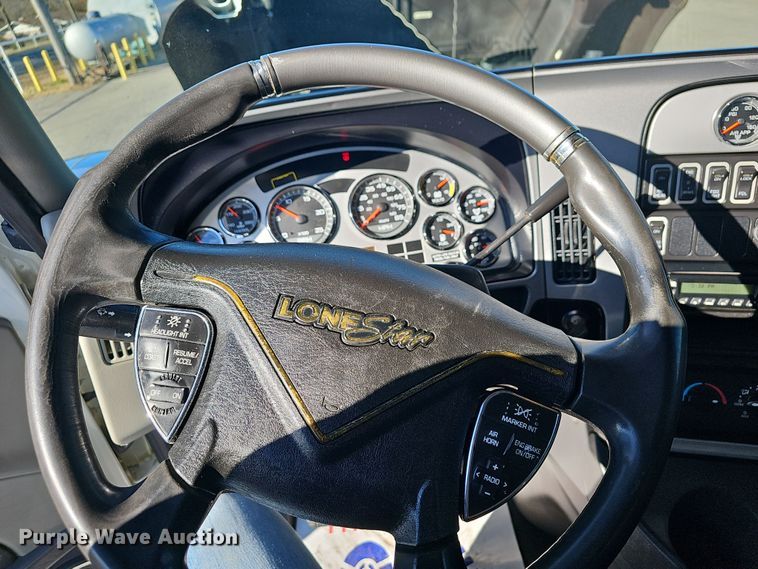 image for item NP9235 2011 International Lonestar  semi truck