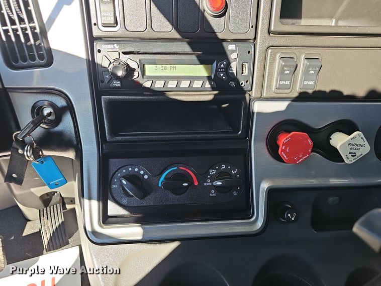 image for item NP9235 2011 International Lonestar  semi truck