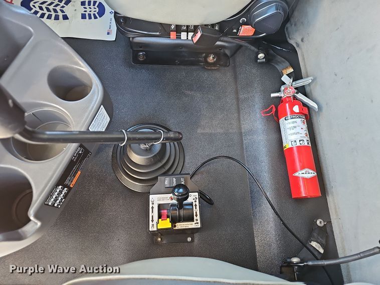 image for item NP9235 2011 International Lonestar  semi truck