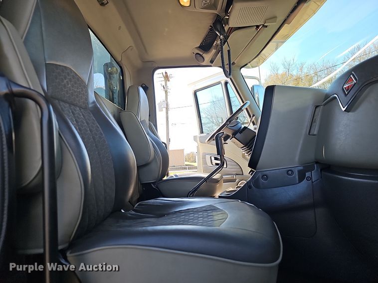 image for item NP9235 2011 International Lonestar  semi truck