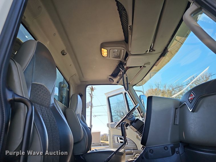 image for item NP9235 2011 International Lonestar  semi truck