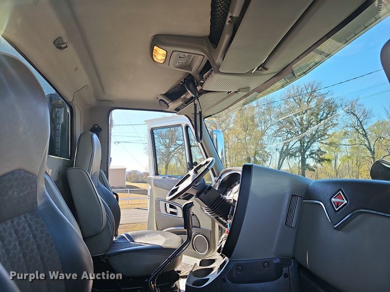 image for item NP9235 2011 International Lonestar  semi truck