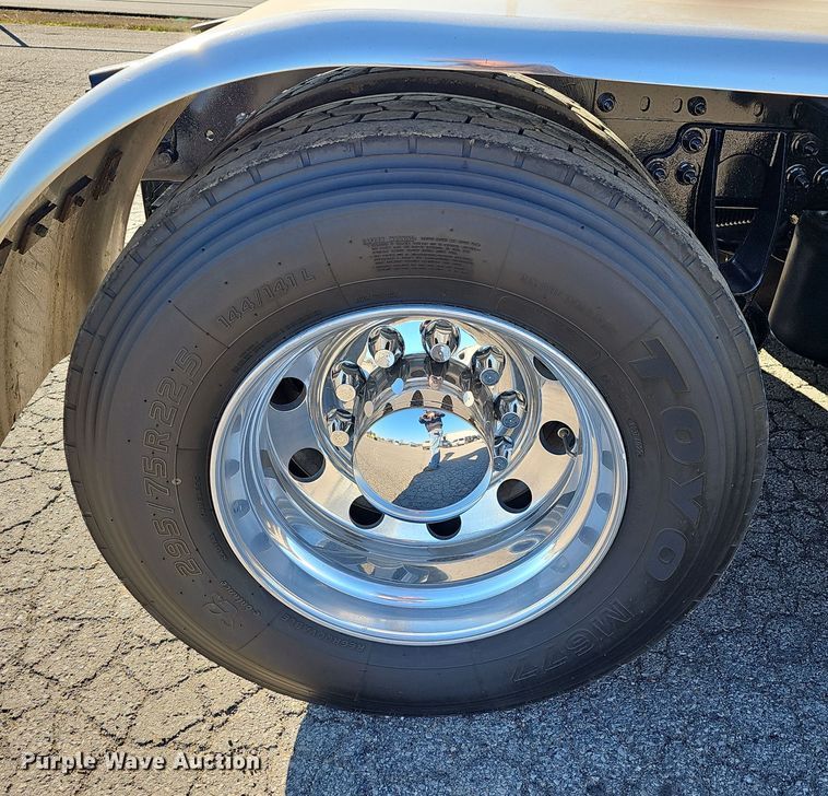 image for item NP9235 2011 International Lonestar  semi truck