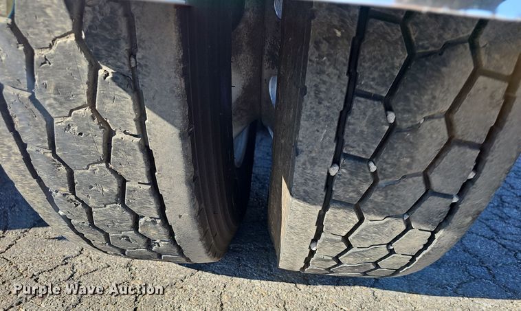 image for item NP9235 2011 International Lonestar  semi truck