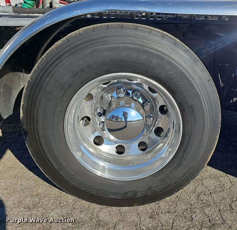 image for item NP9235 2011 International Lonestar  semi truck