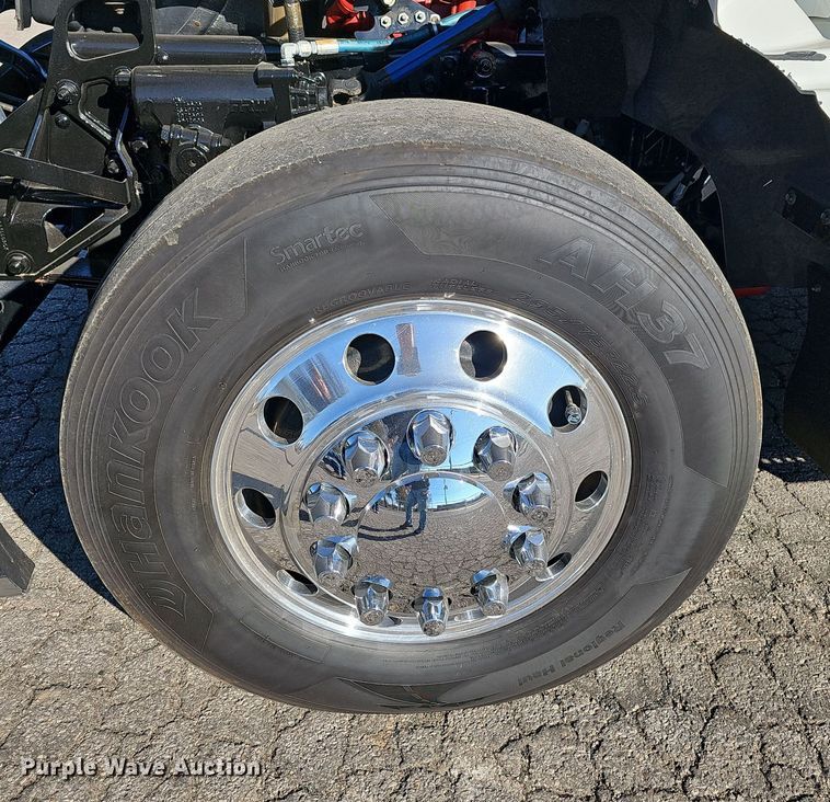 image for item NP9235 2011 International Lonestar  semi truck