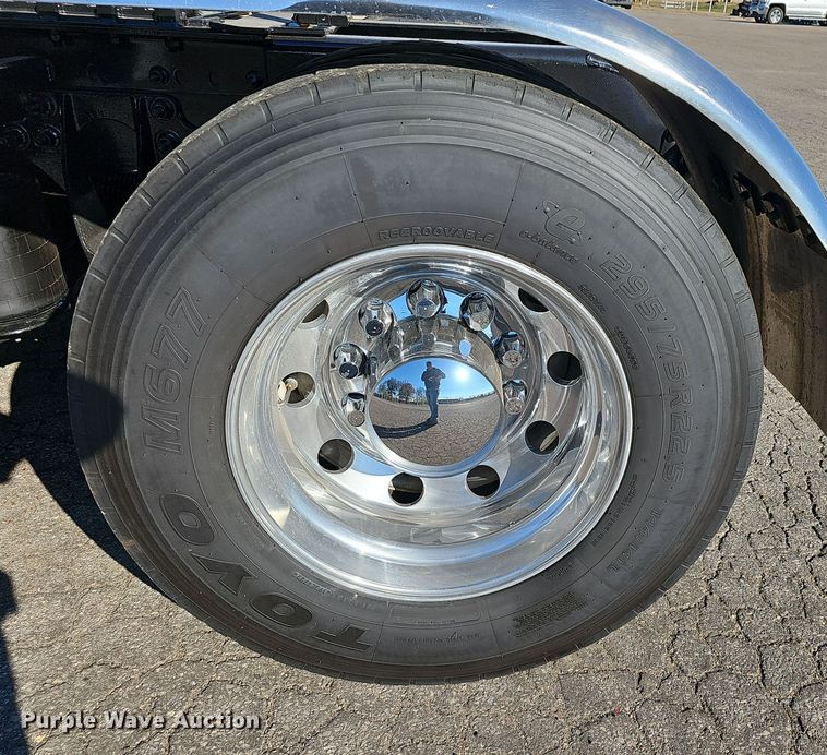 image for item NP9235 2011 International Lonestar  semi truck