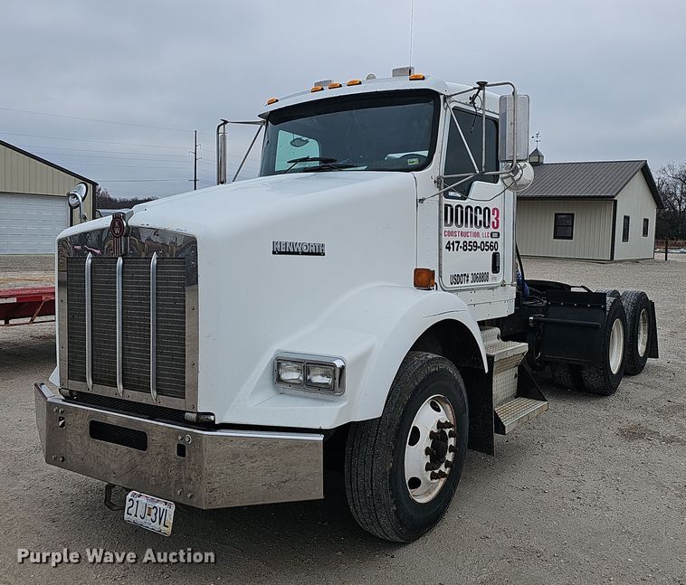 image for item NP9258 2005 Kenworth T800  semi truck