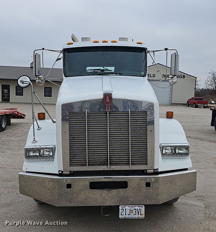 image for item NP9258 2005 Kenworth T800  semi truck