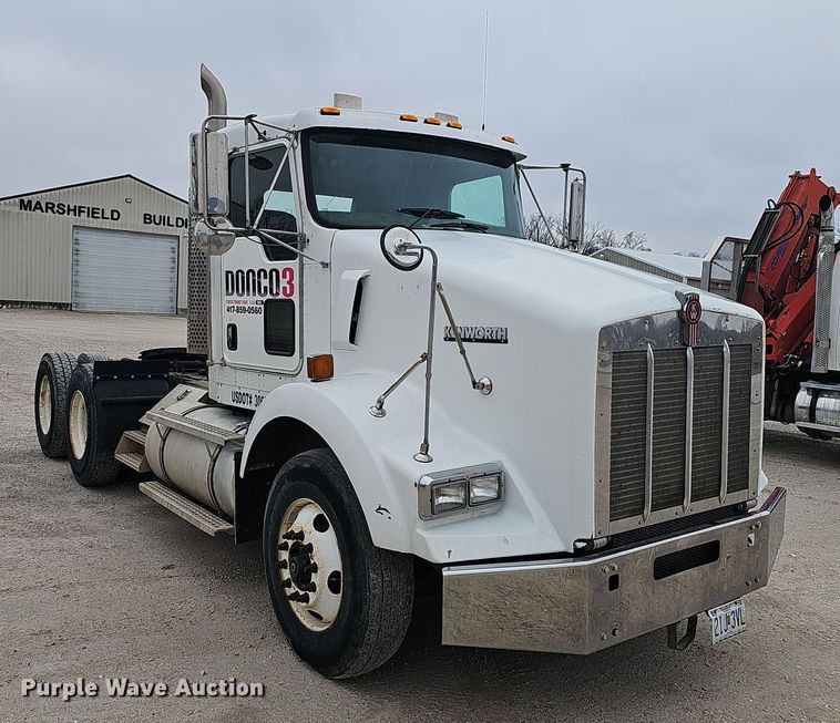 image for item NP9258 2005 Kenworth T800  semi truck