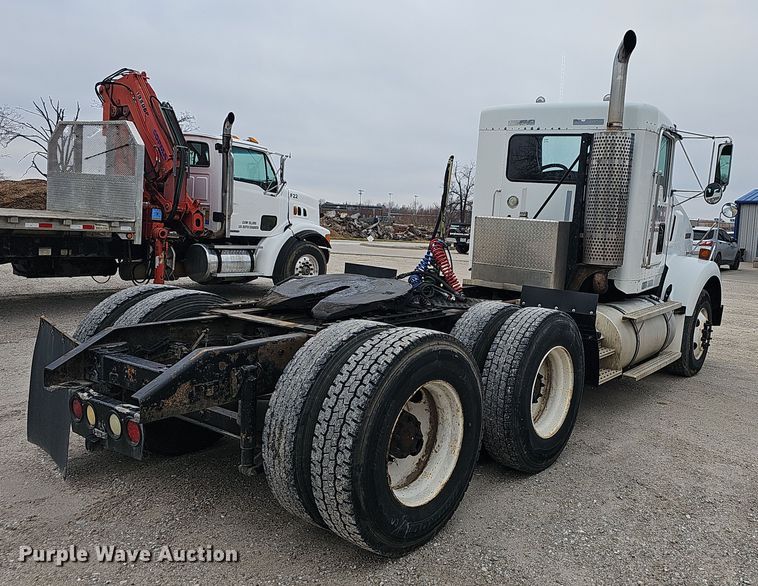 image for item NP9258 2005 Kenworth T800  semi truck