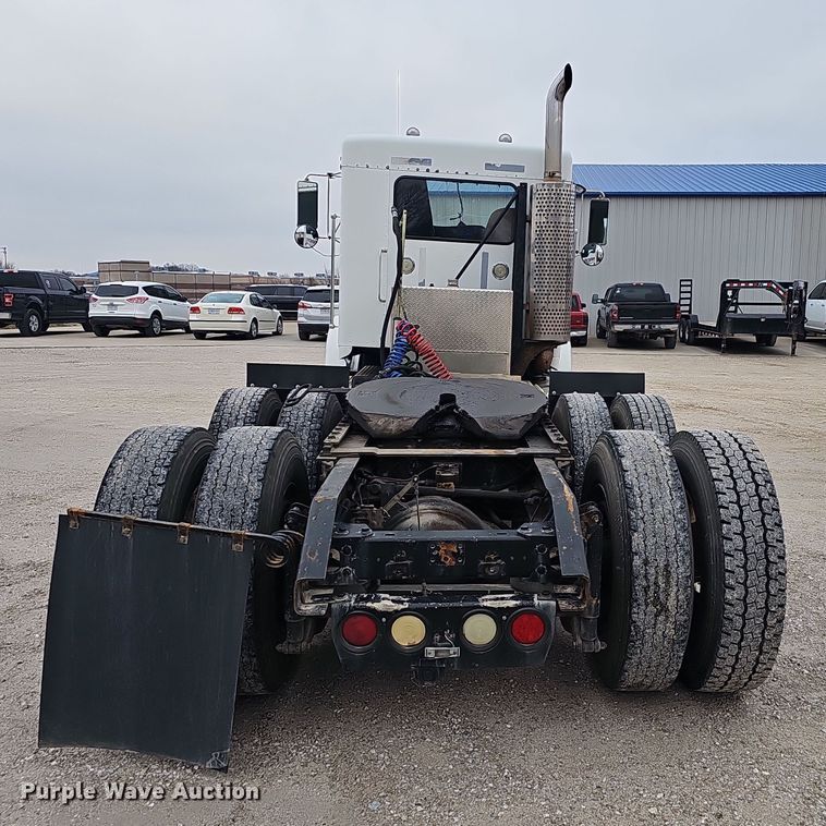 image for item NP9258 2005 Kenworth T800  semi truck