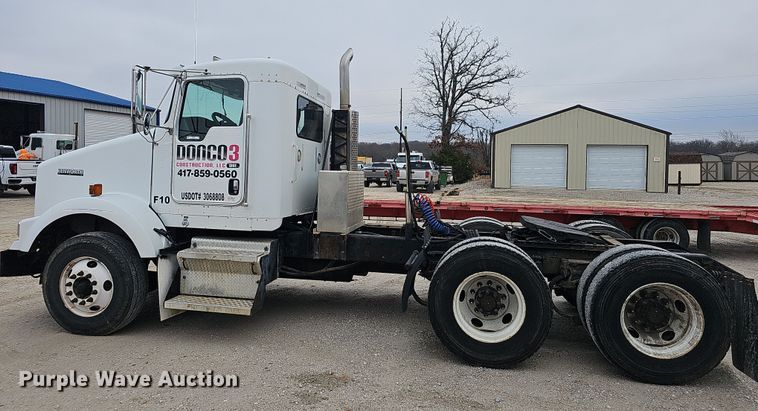 image for item NP9258 2005 Kenworth T800  semi truck