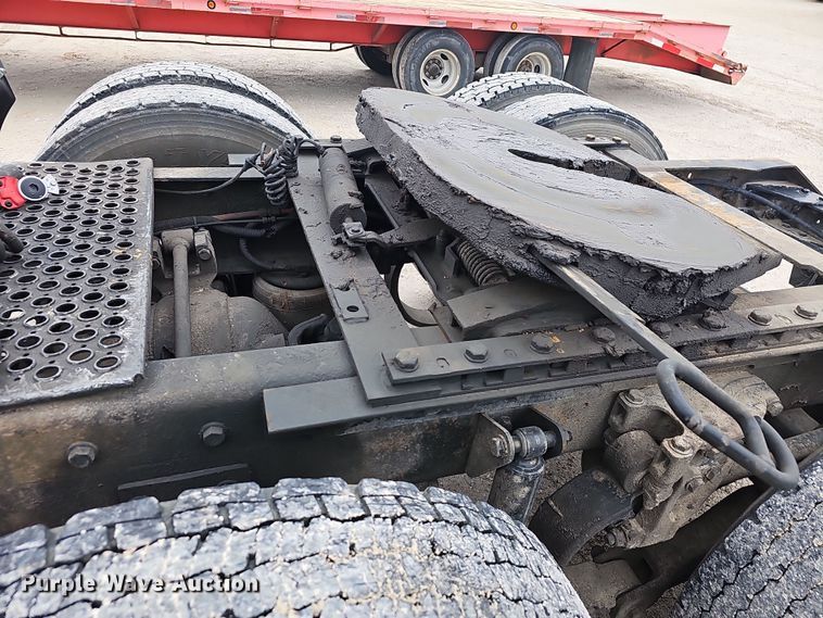 image for item NP9258 2005 Kenworth T800  semi truck