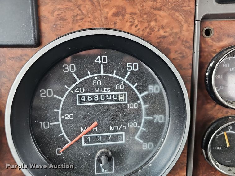 image for item NP9258 2005 Kenworth T800  semi truck