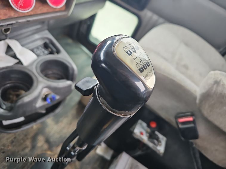 image for item NP9258 2005 Kenworth T800  semi truck