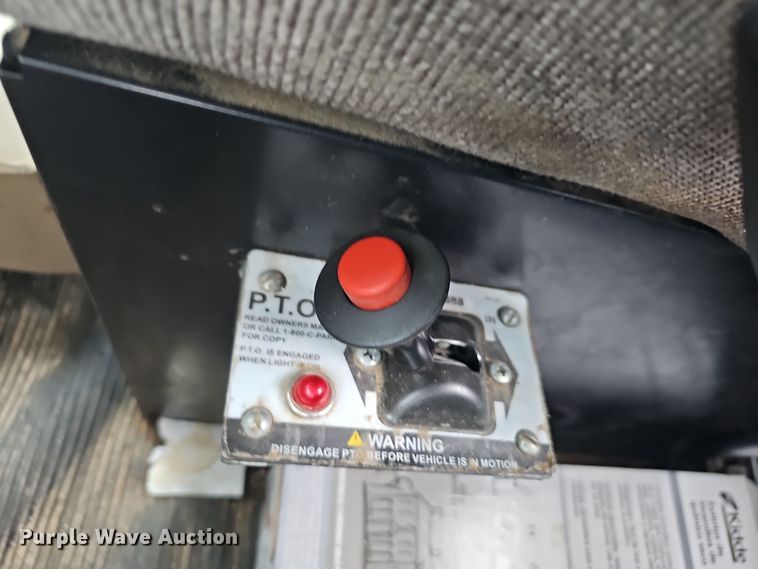 image for item NP9258 2005 Kenworth T800  semi truck