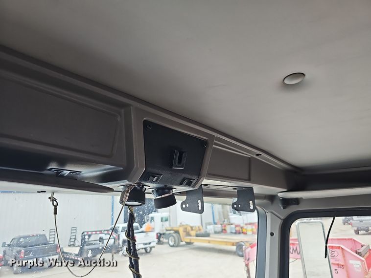 image for item NP9258 2005 Kenworth T800  semi truck