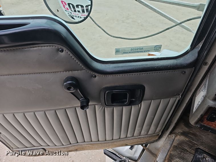 image for item NP9258 2005 Kenworth T800  semi truck