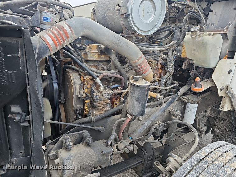 image for item NP9258 2005 Kenworth T800  semi truck