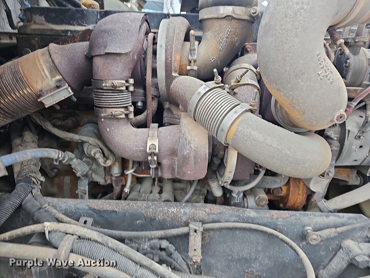 image for item NP9258 2005 Kenworth T800  semi truck