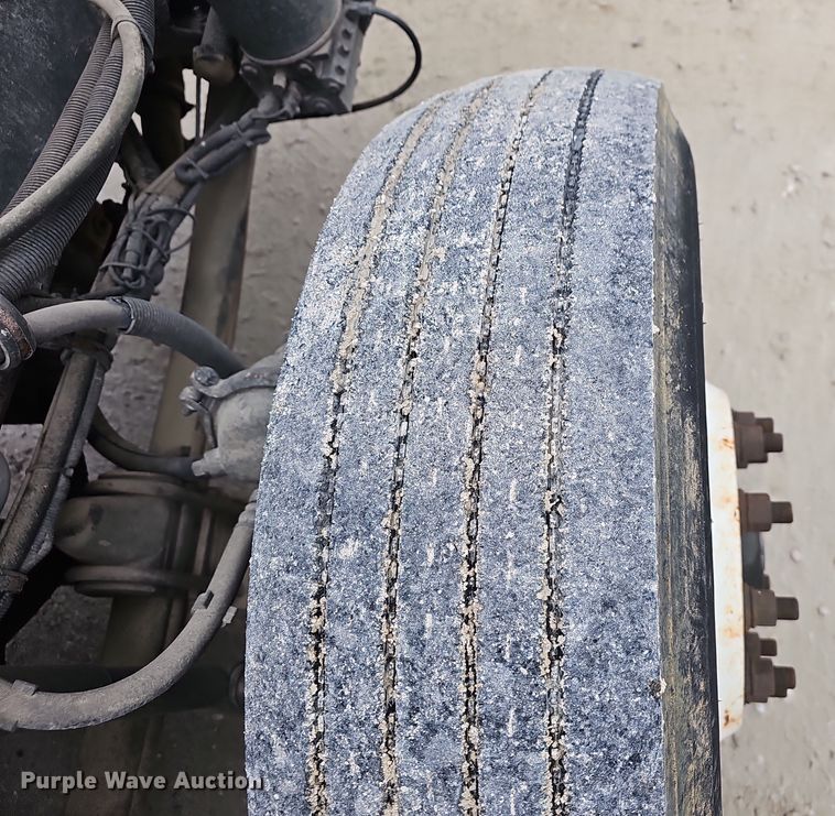 image for item NP9258 2005 Kenworth T800  semi truck