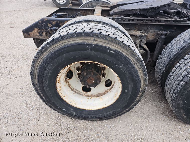 image for item NP9258 2005 Kenworth T800  semi truck