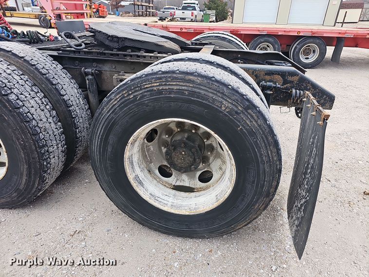 image for item NP9258 2005 Kenworth T800  semi truck