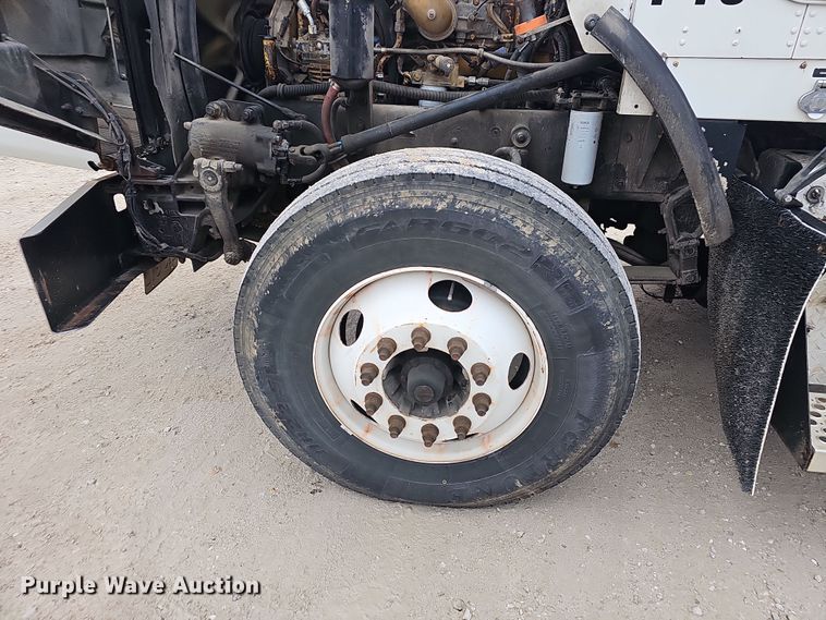 image for item NP9258 2005 Kenworth T800  semi truck