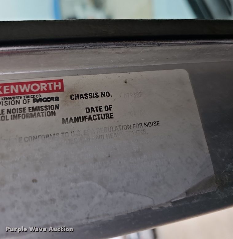 image for item NP9258 2005 Kenworth T800  semi truck