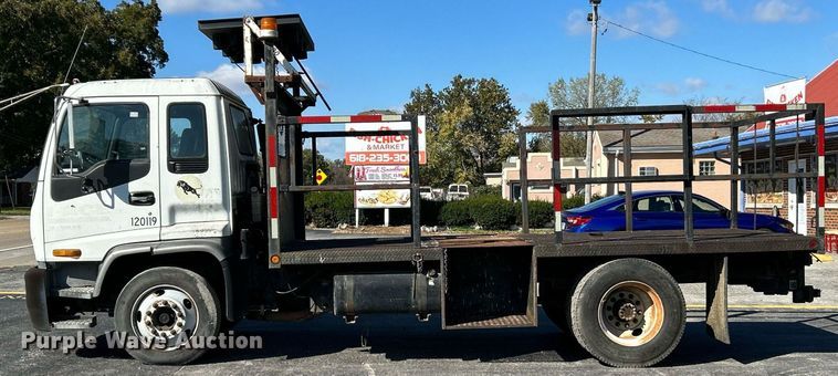 image for item NR9335 2000 Chevrolet T6500  flatbed truck