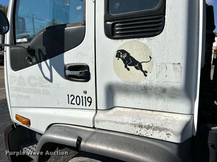 image for item NR9335 2000 Chevrolet T6500  flatbed truck