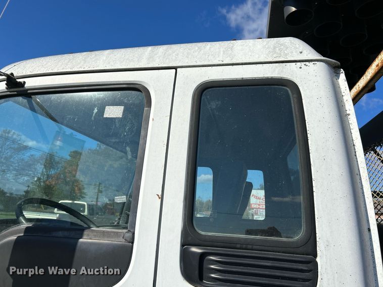 image for item NR9335 2000 Chevrolet T6500  flatbed truck