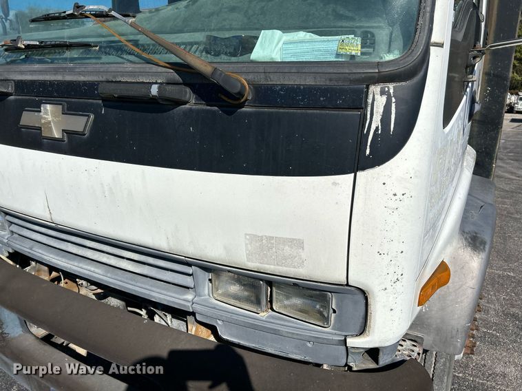 image for item NR9335 2000 Chevrolet T6500  flatbed truck