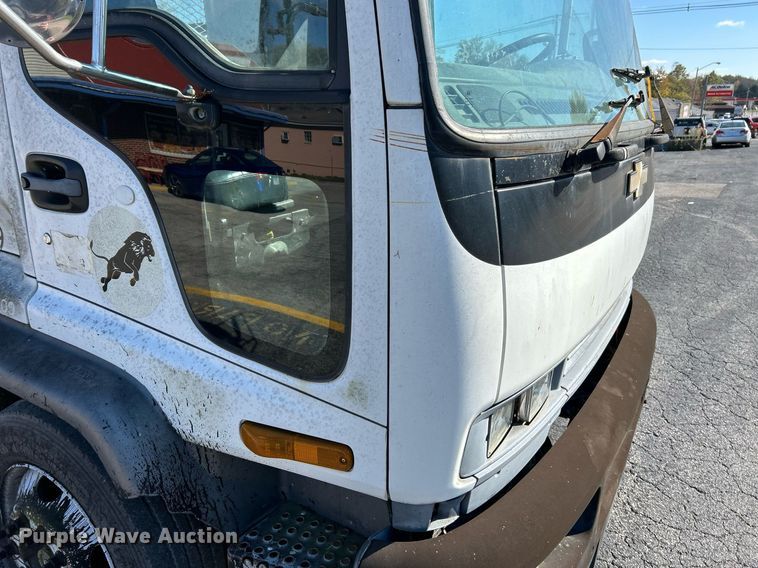 image for item NR9335 2000 Chevrolet T6500  flatbed truck