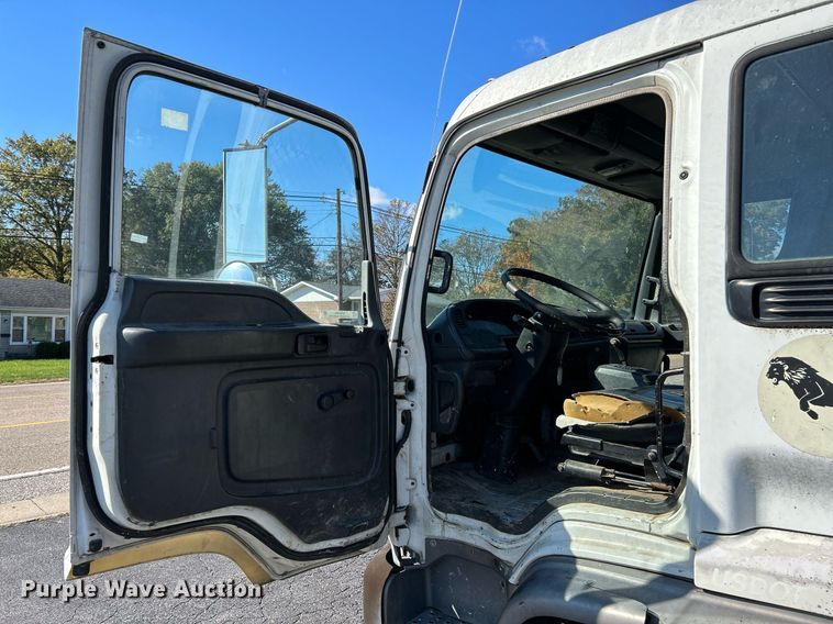 image for item NR9335 2000 Chevrolet T6500  flatbed truck