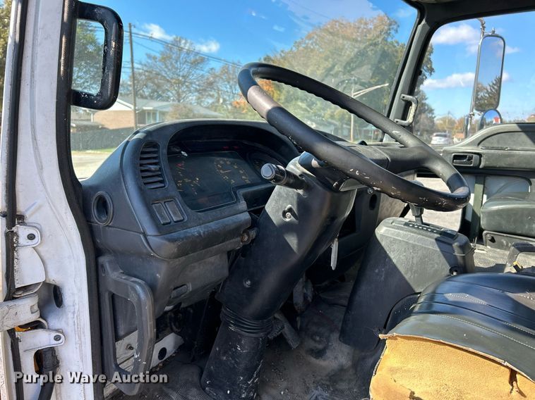 image for item NR9335 2000 Chevrolet T6500  flatbed truck