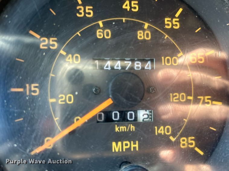 image for item NR9335 2000 Chevrolet T6500  flatbed truck