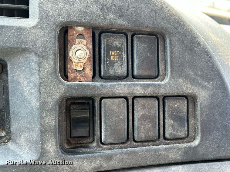 image for item NR9335 2000 Chevrolet T6500  flatbed truck