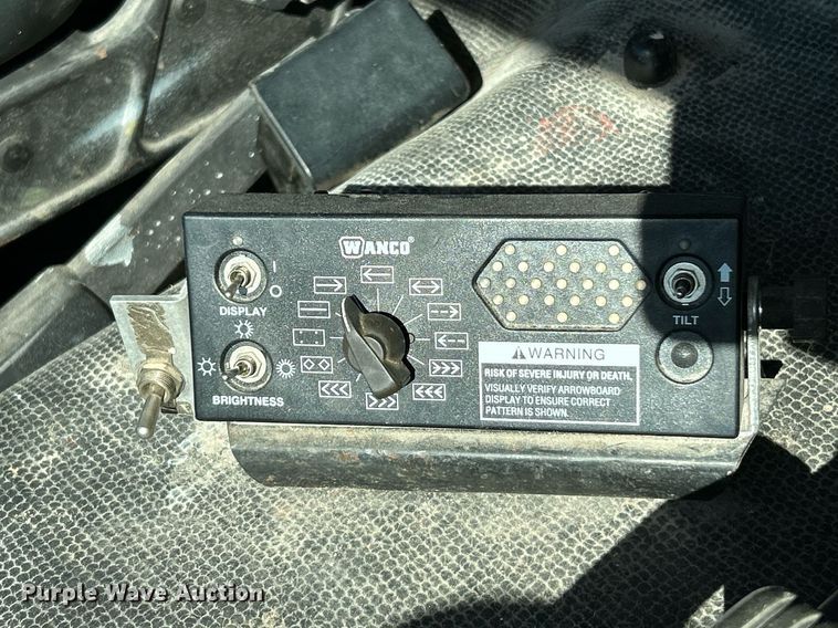 image for item NR9335 2000 Chevrolet T6500  flatbed truck