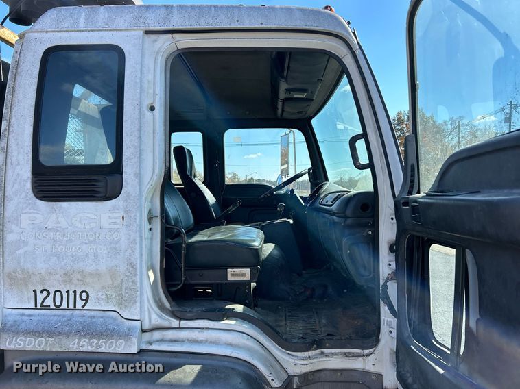 image for item NR9335 2000 Chevrolet T6500  flatbed truck