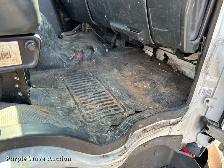 image for item NR9335 2000 Chevrolet T6500  flatbed truck