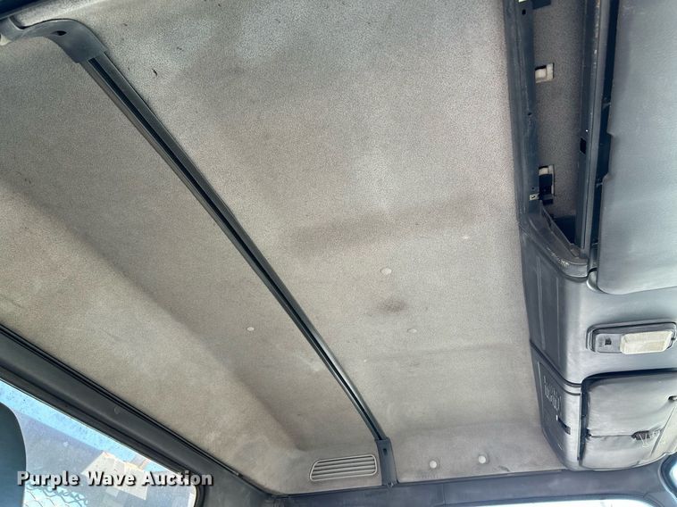 image for item NR9335 2000 Chevrolet T6500  flatbed truck